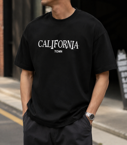 تیشرت مشکی طرح (California Town) قواره باکسی/ دوخت تمام صنعتی