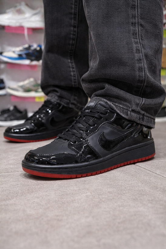 کتونی بسکتبال مردانه نایک ایر جردن 1 مشکی زیره قرمز (Air Jordan 1 Low)