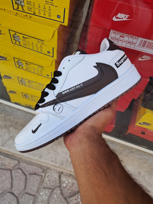 کتانی بسکتبال مردانه نایک ایر جردن 1 طرح ترویس اسکات سفید قهوه ای