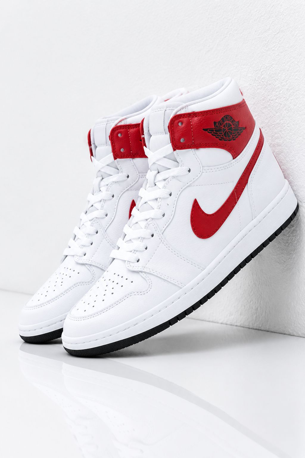 کفش بسکتبال نایک مدل JORDAN 1 ساقدار سفید قرمز