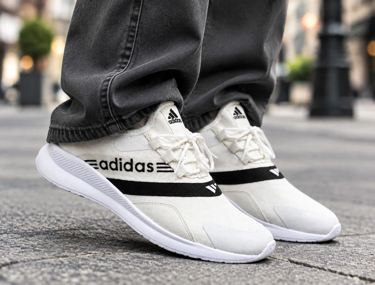 کتونی راحتی مردانه مدل Adidas رنگ سفید( تو انبار مونده زرد شده)