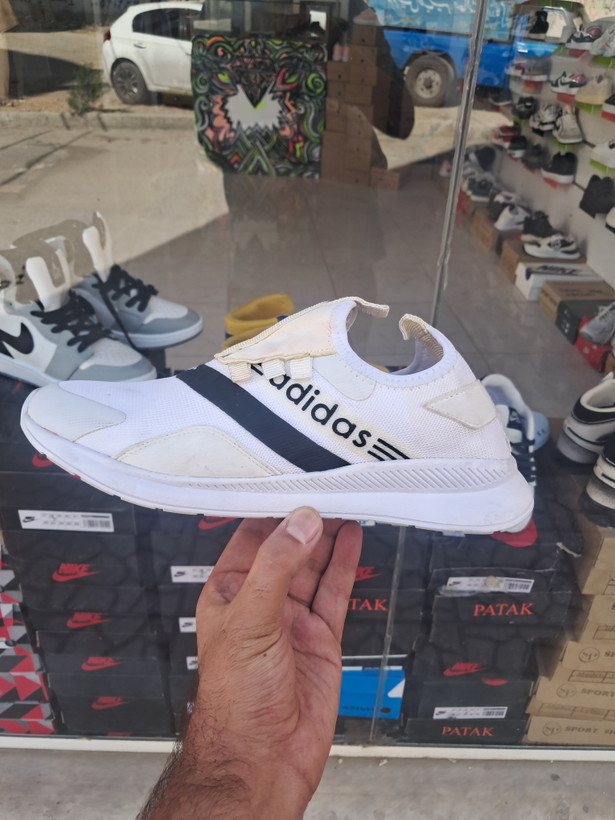 کتونی راحتی مردانه مدل Adidas رنگ سفید( تو انبار مونده زرد شده)