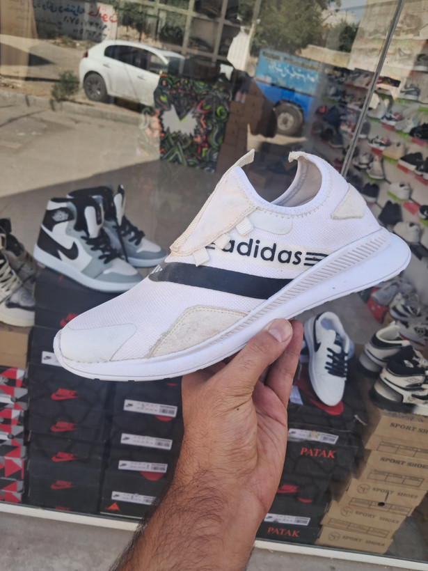 کتونی راحتی مردانه مدل Adidas رنگ سفید( تو انبار مونده زرد شده)
