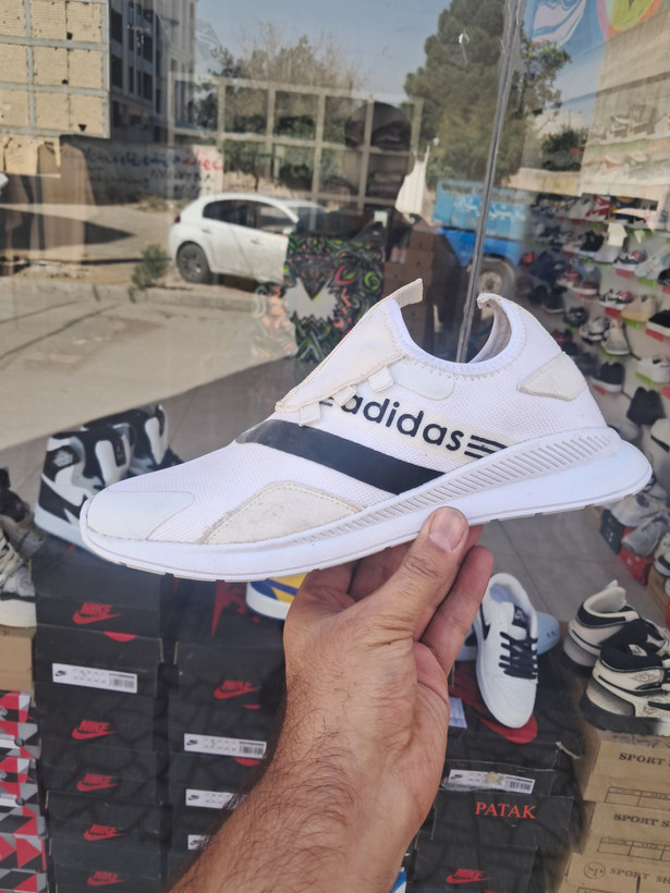 کتونی راحتی مردانه مدل Adidas رنگ سفید( تو انبار مونده زرد شده)